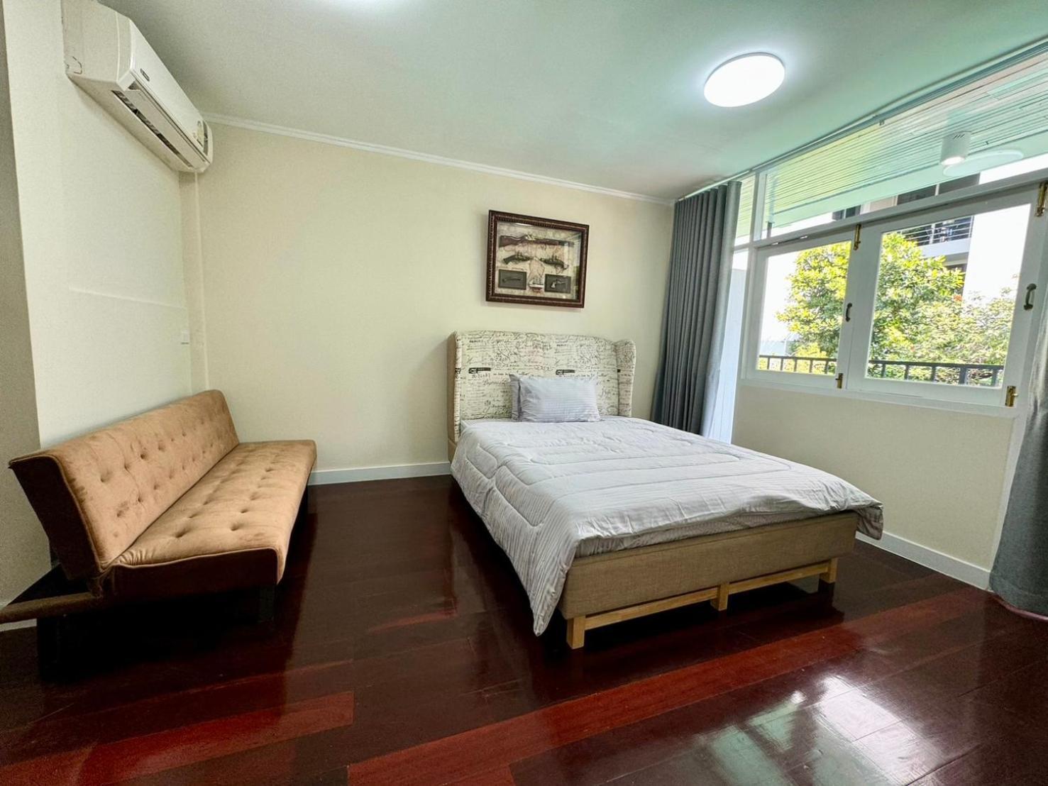 מלון Em Sukhumvit - Near Terminal 21, Em District Malls, Bts And Mrt Lines